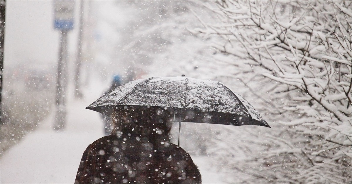 В четвер - мокрий сніг, дощ та ожеледиця, а початок лютого прийде з сильними морозами