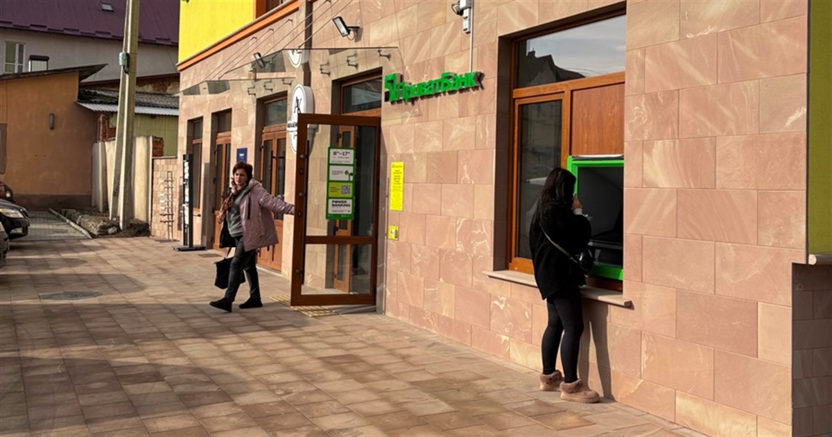 Чортківське відділення ПриватБанку переїхало в нове приміщення