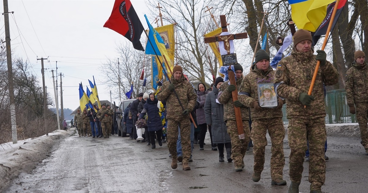 Рік вважався зниклим безвісти: у Лісоводах попрощалися із нацгвардійцем Сергієм Повхом