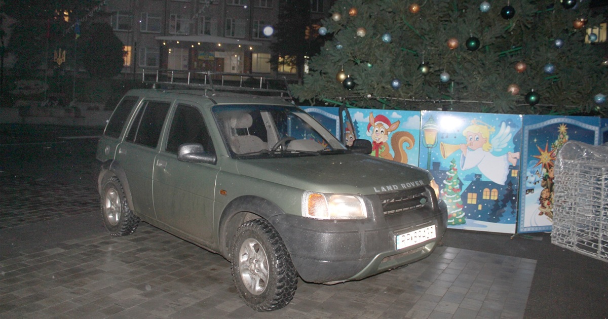 Святий Миколай із Городоччини привіз розвідникам Land Rover