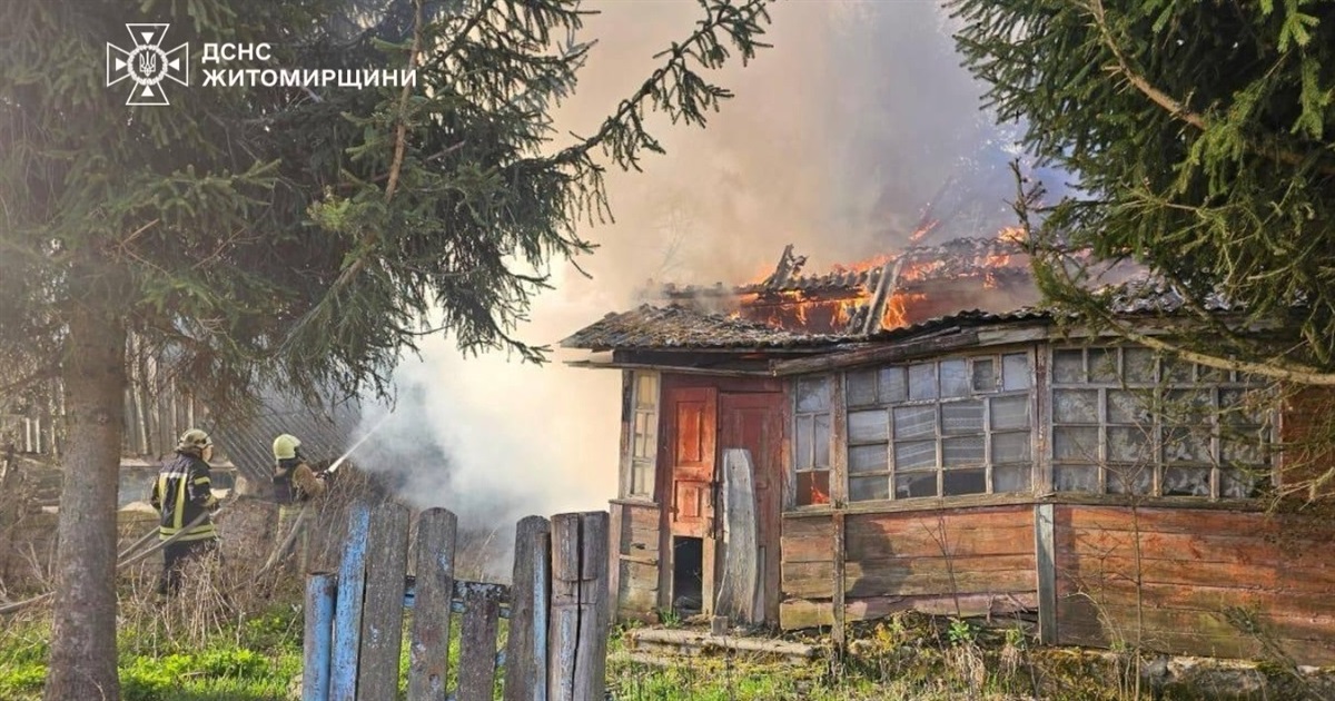 Удар про цивільній інфраструктурі та житловим будинкам Житомирщини 17 квітня: фото