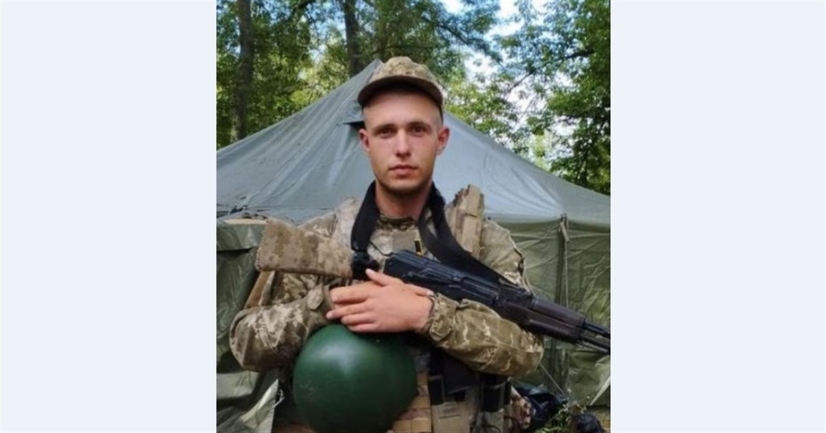 В Чернігові провели в останню путь Захисника України Богдана Петіна