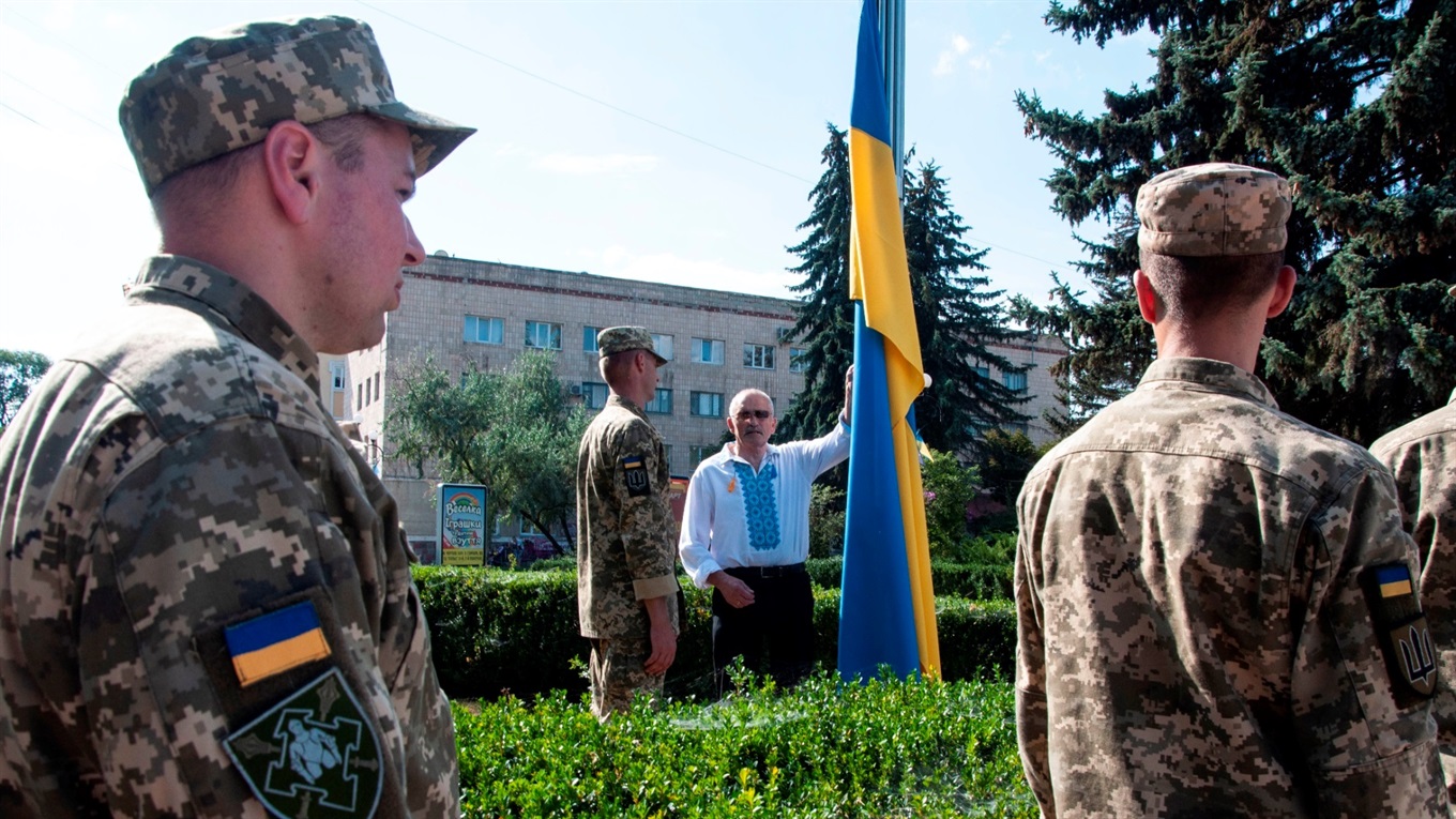 Як на площі Героїв Євромайдану Чорткова урочисто підняли Державний Прапор України (+ фото)