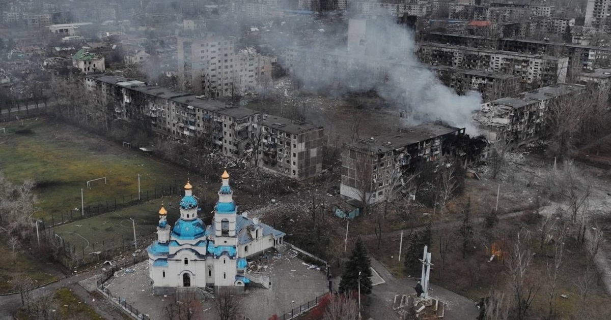 Місто під ударом щохвилини: у Костянтинівці живуть до 2000 людей. Там досі працює пункт незламності