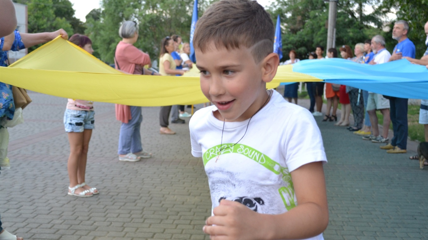 Не тільки наш прапор синьо-жовтий. Ми покажемо вам іще 10, а ви вгадайте, чиї ці прапори