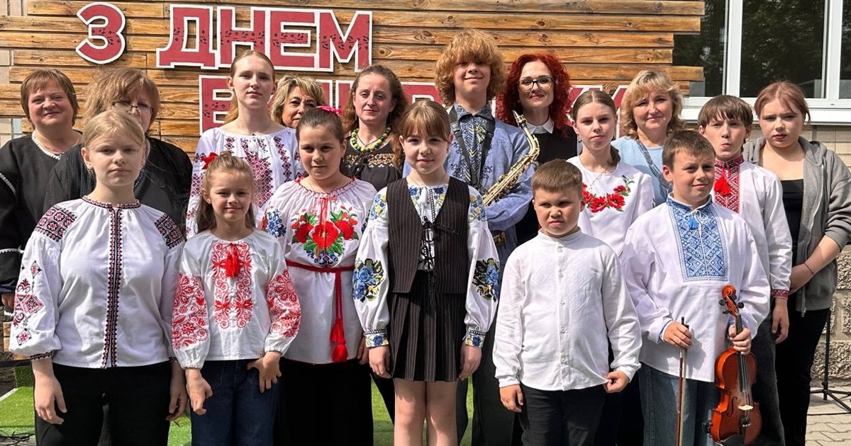 Коли вишиванка звучить музикою:учні та викладачі мистецької школи подарували місту святковий концерт