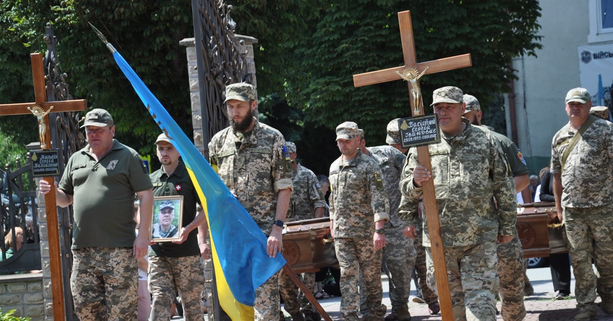 Чортків знову у скорботі: сотні містян зустріли тіла двох загиблих Героїв