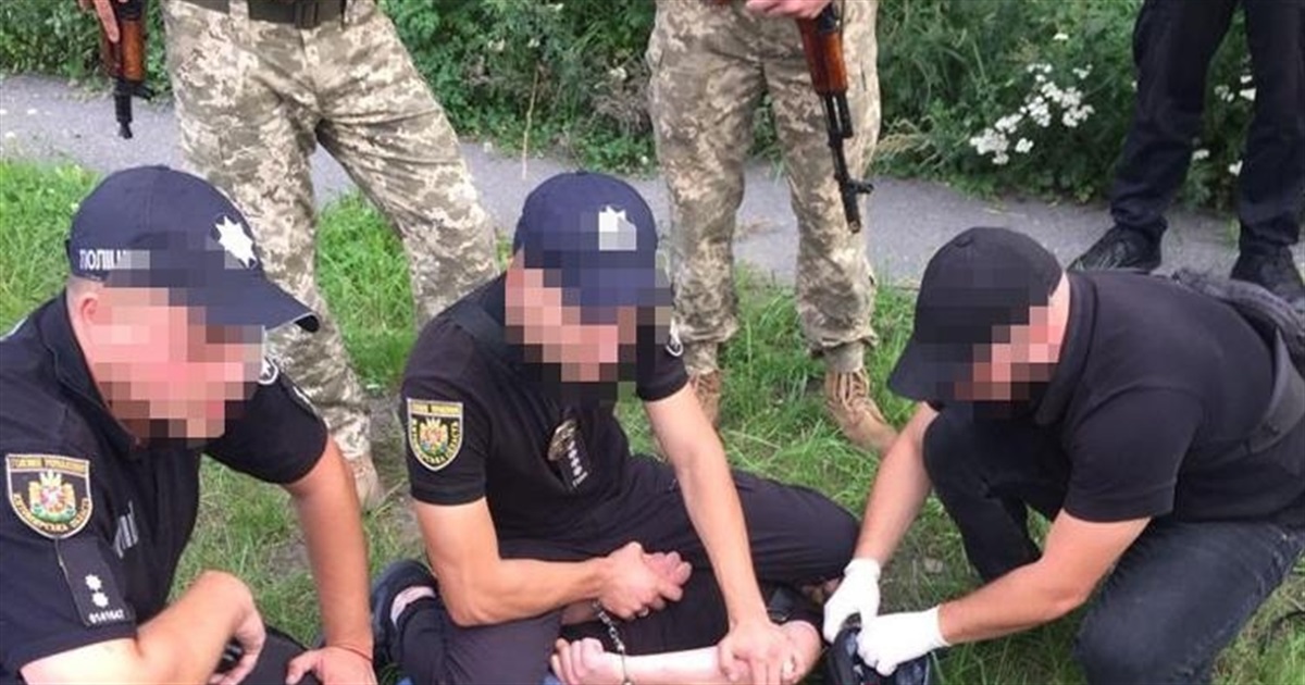 Звягельські правоохоронці на блокпосту затримали наркозбутчика: деталі події