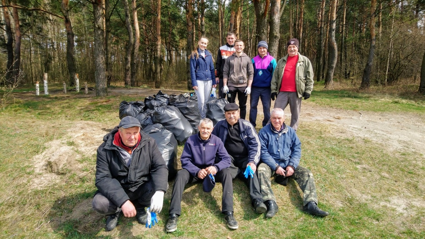 У Володимирці прибирали від сміття урочище «Сосонки» та район «Автоколони»