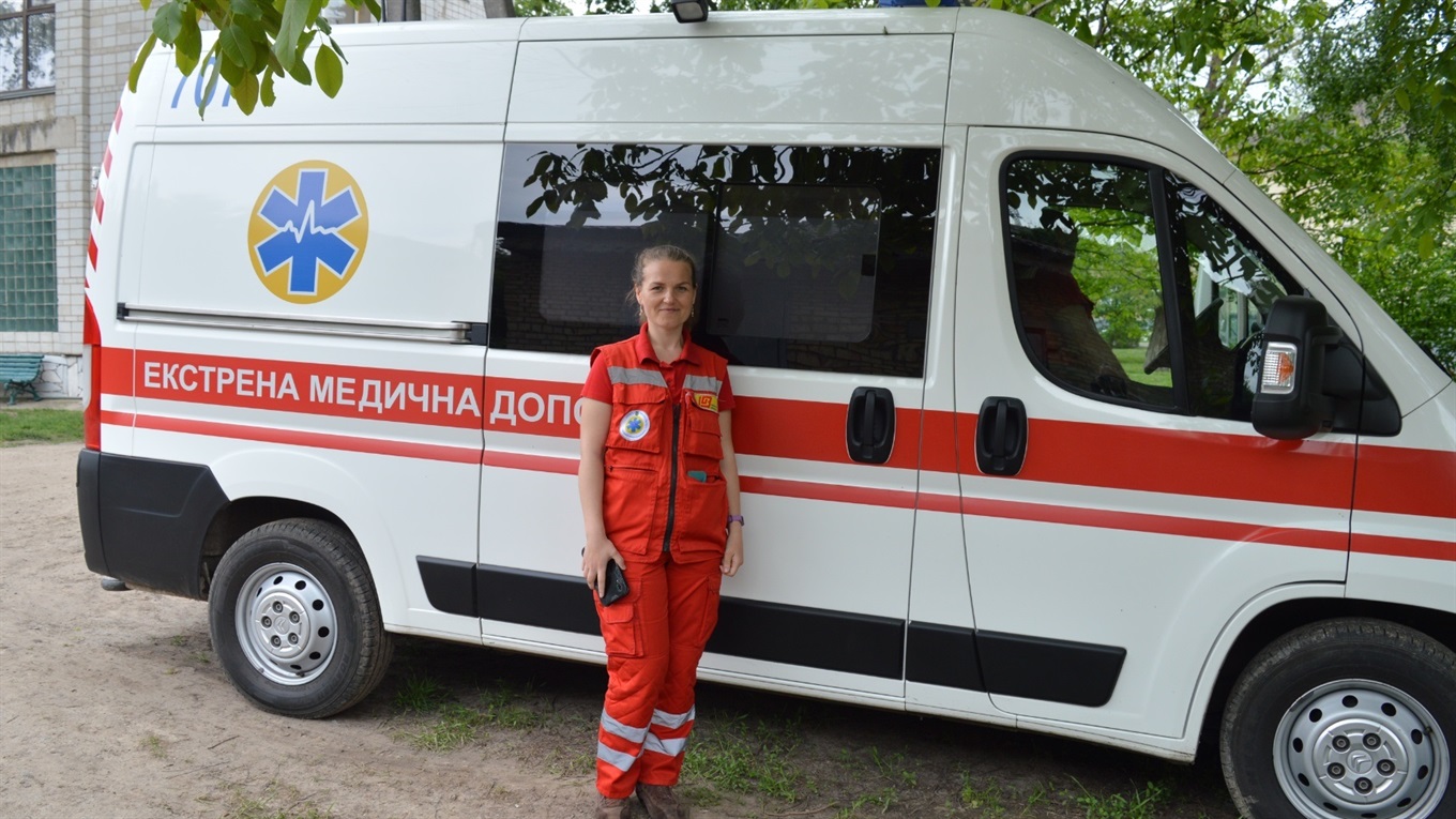 «Шість годин обслуговували тільки один виклик». Як працює екстрена допомога під час епідемії