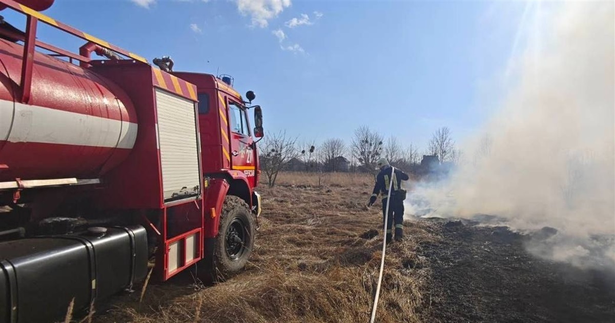 На Переяславщині за добу сталося три пожежі: що загрожує паліям сухої трави?