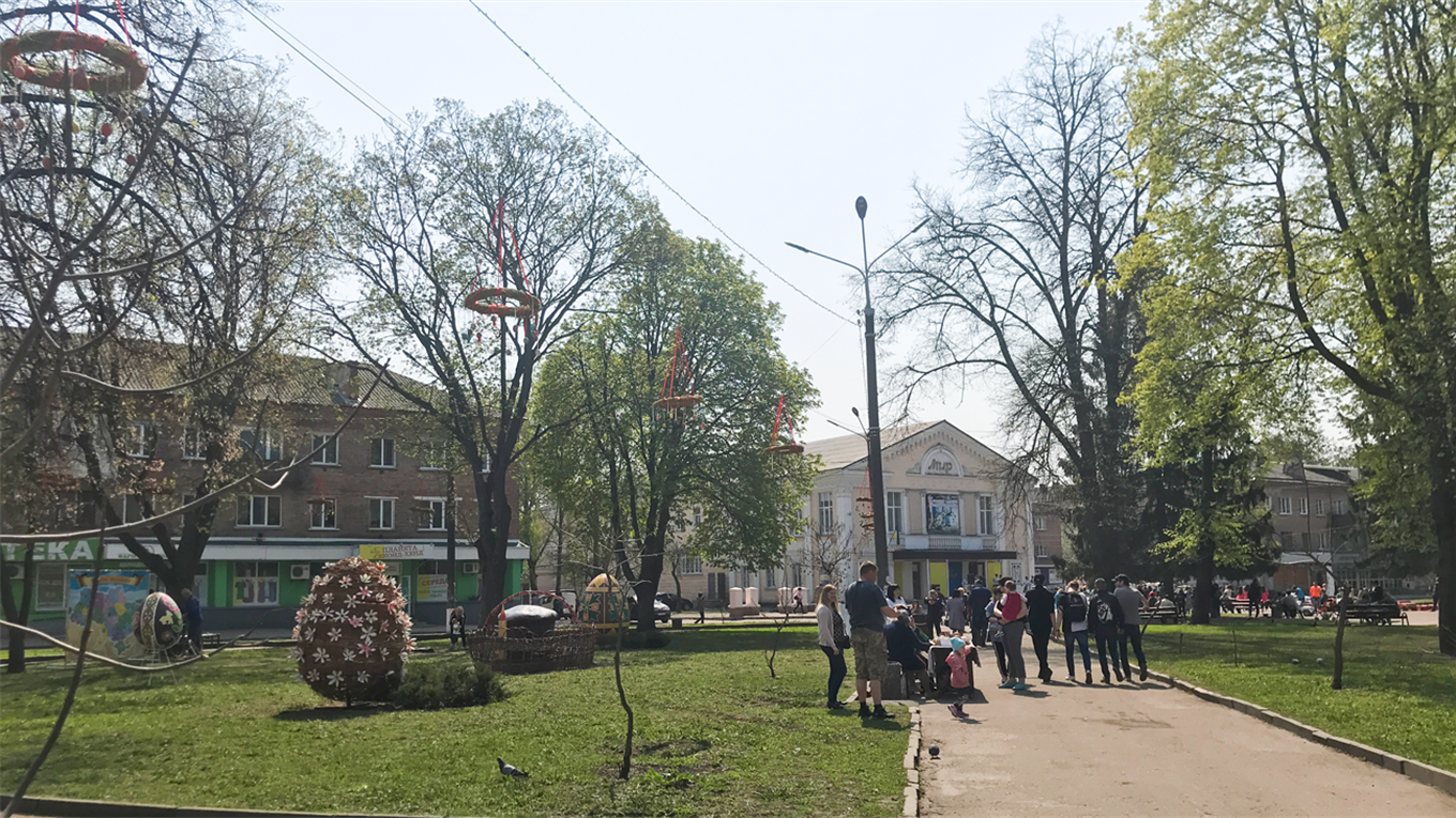 Ти майже там: дивись онлайн-трансляцію та фоторепортаж з «Великоднього містечка» у Конотопі