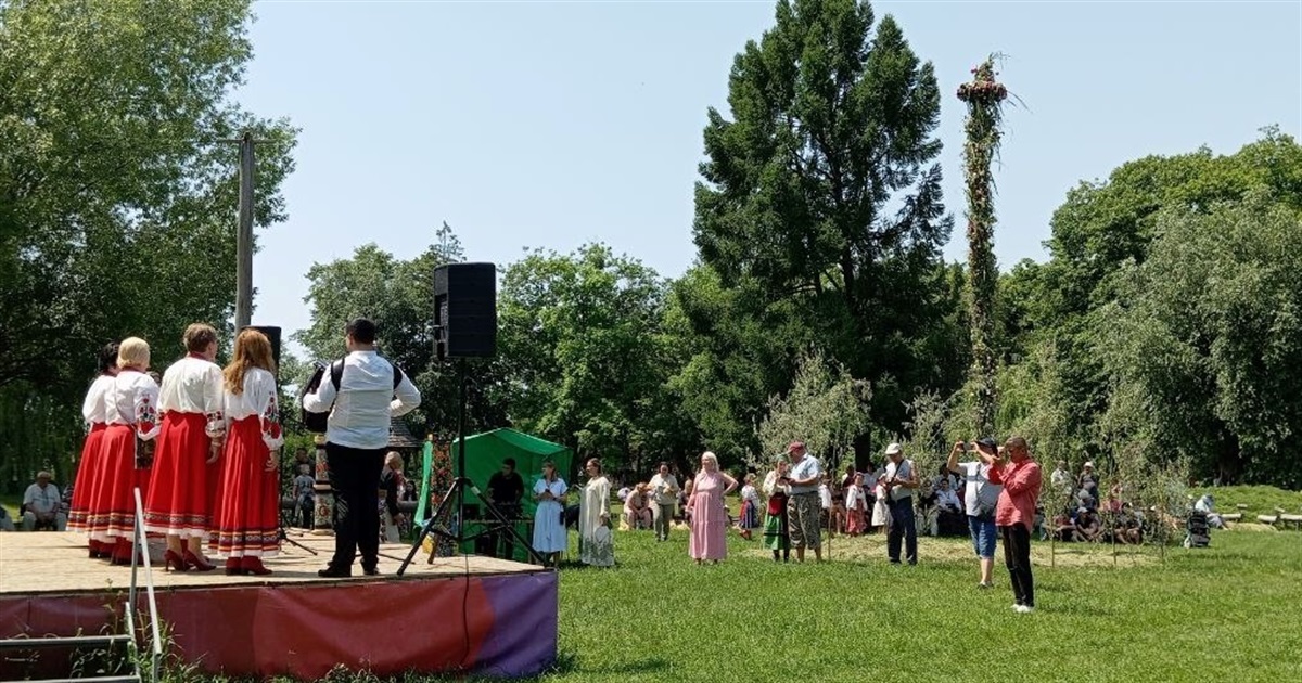 "На Горі трава зелена": у переяславському Музеї просто неба відзначили Трійцю ФОТОРЕПОРТАЖ