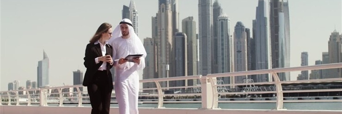 Штраф за брудне авто і заборона їсти на вулиці. Що туристи не знають про Дубай