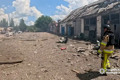 Пораненого ховали в кущах від дронів. Як у Дружківці рятували людей після удару КАБів