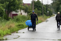 Святогірськ без світла і зв’язку. Люди самі гасять пожежі після російських атак — як живе громада