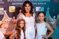 Олена Лепська з Торецька відновила модельну школу у Дніпрі. Там вчаться діти-переселенці й дорослі