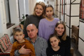 Прийомна родина з Донецька опинилася у пеклі окупації. Вони дивом вижили у Бучі та Маріуполі
