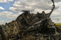 Это уникальные снимки Ил-76, сбитого над Луганском семь лет назад. Фотокор рассказал их историю