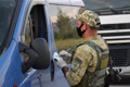 Семья 21 час добиралась из Донецка в Мариуполь через Россию. Вот их впечатления от поездки