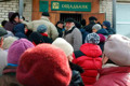 "Ощадбанк" заблокирует просроченные карты переселенцев 31 марта. Как без очереди забрать новую?