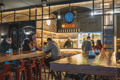 Рестораторы Puzo Pub начинали с пивного ларька. А теперь создали самый атмосферный паб в Севере