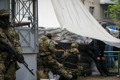 Я живу в Донецке, и меня заставляют воевать с Украиной. Что делать?
