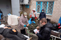 Хочу помститися їм за все. 77-річна жінка власноруч поховала чоловіка в блокадному Маріуполі