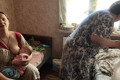 Мадонна с младенцем, стойкие старики и раненные. Война в Лисичанске глазами Виктории Ивлевой