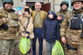Поліціянтки-волонтерки допомагають дітям з гарячих точок Донеччини. Вже передали подарунки у Бахмут