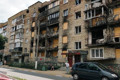 І Ірпені понад рік не відновлюють будинок на вулиці Миру. Що кажуть мешканці та влада