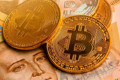 Обмін Біткоїнів на гривні: як організувати виведення Bitcoin (BTC) на дебетову або кредитну гривневу