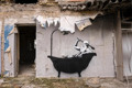 У Горенці демонтували графіті британського художника Banksy, яке перешкоджало відновленню будинку