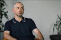 «Розвідьонка» — Андрій Бєдняков про нову моновиставу, розлучення без скандалу і дітей