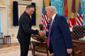 Кулак чемпіона чи політична картка — навіщо Усик їздив до Трампа