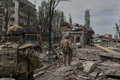 На вулицях Покровська лежать тіла розстріляних людей. Жахливі фото показав волонтер