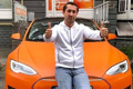 Ездит на оранжевой Tesla, не доверяет банкам и делится факапами в бизнесе: принципы Петра Синегуба 
