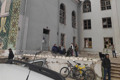 В убежищах на востоке своя жизнь - в страхе и отчаянии. Люди почти не видят света