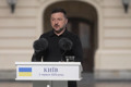 «Готовий до прямих перемовин з Путіним, щоб завершити цю війну, аніж чекати в черзі», — Зеленський