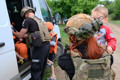 Вивезли перших 9 дітей під дронами. У Краматорській громаді триває примусова евакуація неповнолітніх