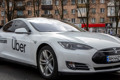 В Мариуполе запустили первый на востоке Uber. Мэра прокатили на Tesla, которую вызвать не получится