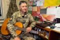 «Бард» з Волині вже три роки воює на сході. Готує піцу і пише роман про війну