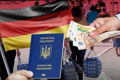 У Німеччині скоротили виплати українським біженцям. Хто втратить гроші