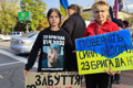 Ми тут, бо вони теж хочуть жити. Запоріжці вийшли підтримати полонених захисників Маріуполя