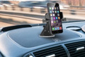 Какой выбрать автодержатель для телефона?