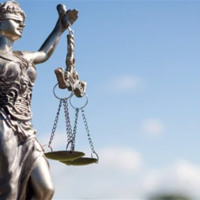 Заробляли мільйони на зруйнованих будівлях у Херсоні: вирок чиновниці і двом підприємцям