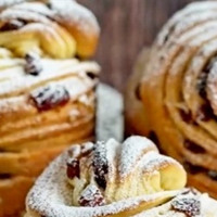 Готуємо сьогодні: ефектна паска крафін з ароматною начинкою