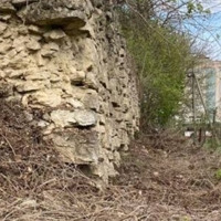 У Барі активісти розчищають мури фортеці біля кафе DDM: долучитися запрошують 2 травня