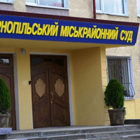 Тероризував і здавав людей: поліцая і ексдепутата з Каховки засудили до 15 років з конфіскацією