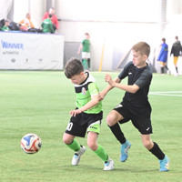 Побачили дорослих динамівців, зіграли з юними. Вихідні у столиці для первомайських футболістів